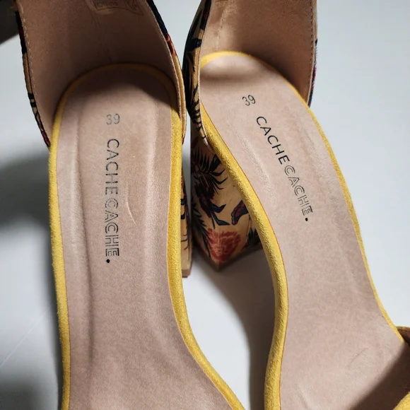 Cache Cache Yellow Block Heel, Open Toe, Ankle Strap, Suede Sandals Size 8.5 - Picture 15 of 16